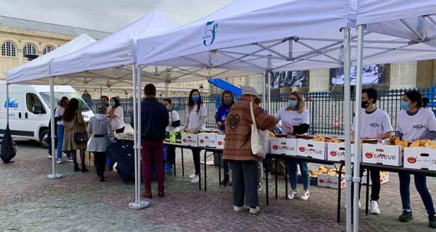 Distribution gratuite de colis alimentaires - Place du Panthéon Paris